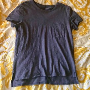 Old Navy gray T-shirt